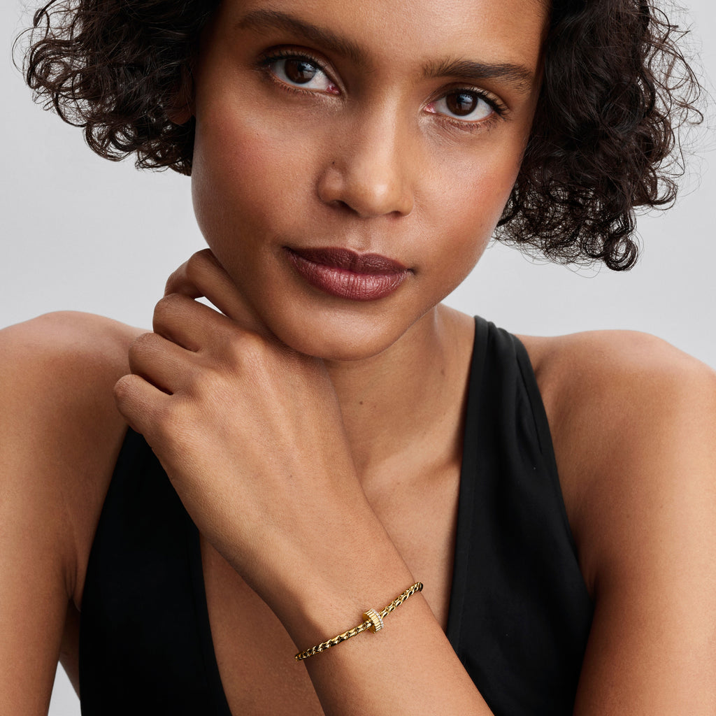 Pandora Charm Featuring Ribbed Clip