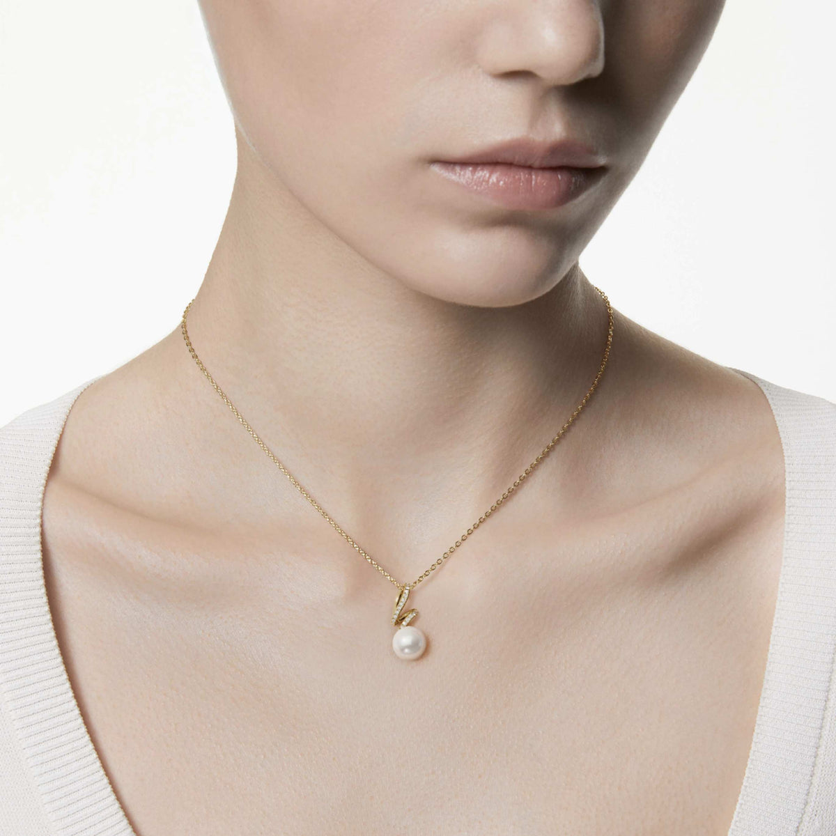 Swarovski Gabriella pendant Crystal pearl, Round cut, White, 18K gold finish