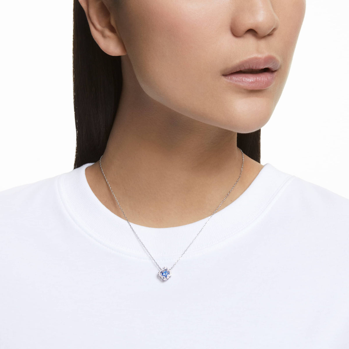 Swarovski Una necklace featuring a clover motif with pink accents and an 18K rose gold finish