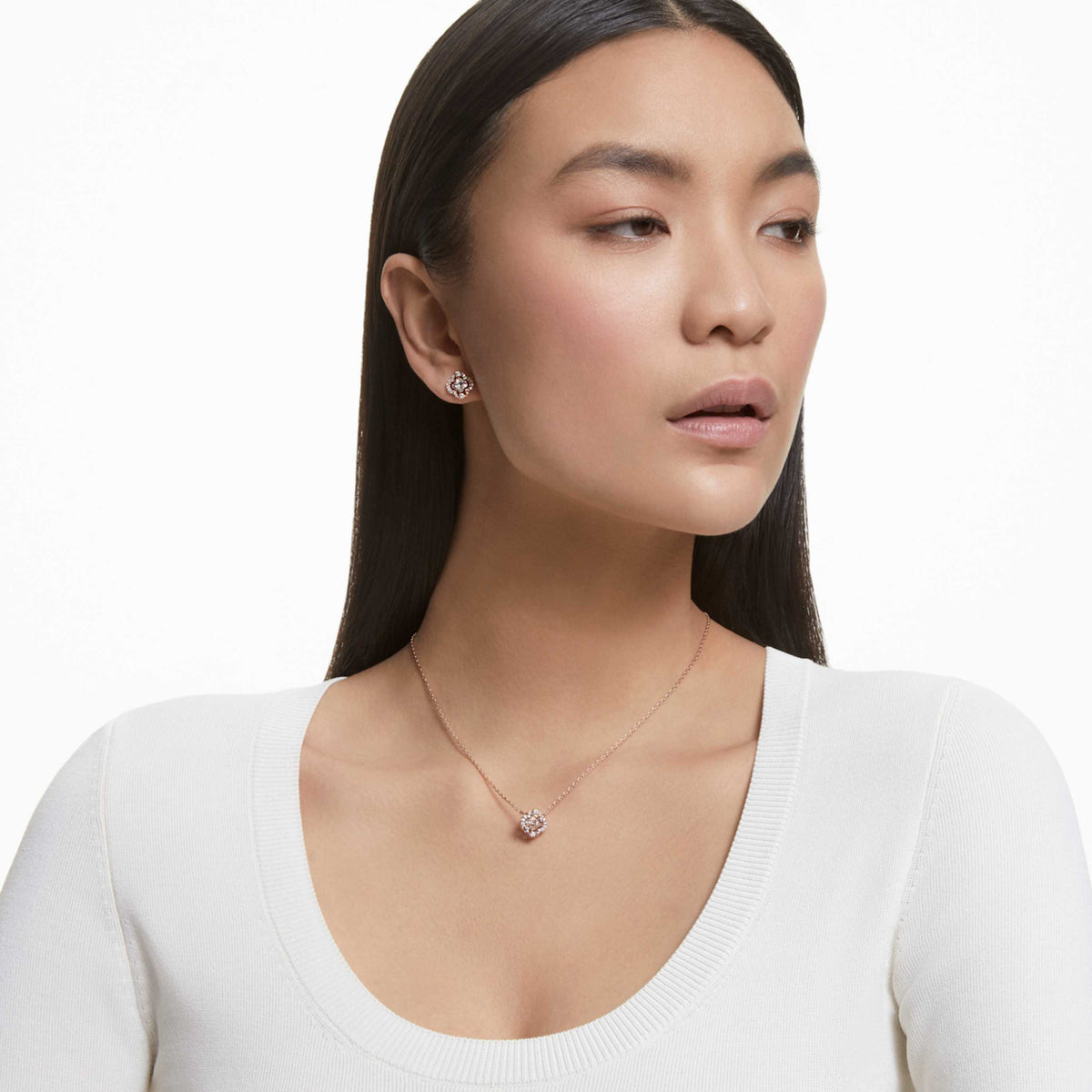 Swarovski Una set featuring a clover motif with pink mixed-cut accents and an 18K rose gold finish